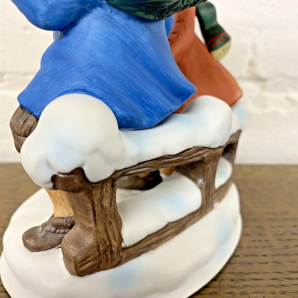 AVON Figurine Sharing The Christmas Spirit (1981) Christmas Memories 1st Edition - Picture 10 of 16